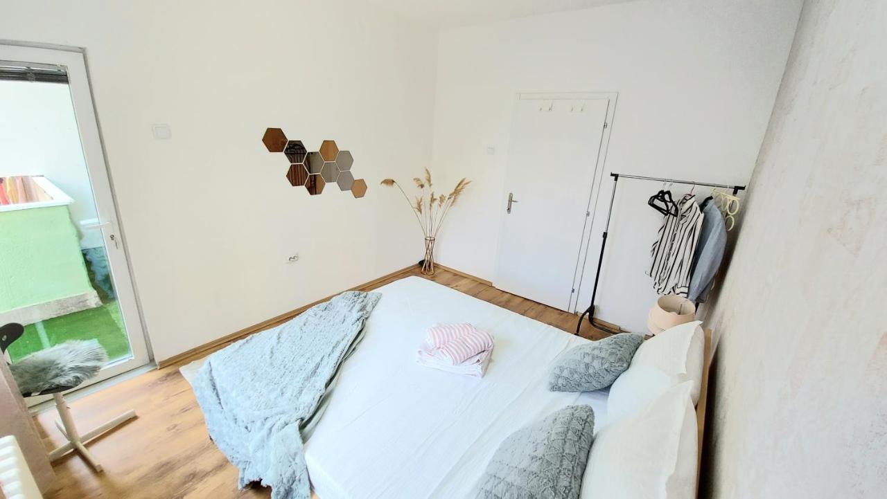 Inner City Two Bedroom Apartment 斯科普里 外观 照片