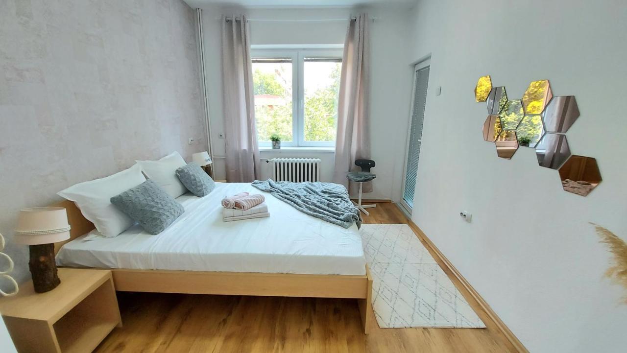 Inner City Two Bedroom Apartment 斯科普里 外观 照片