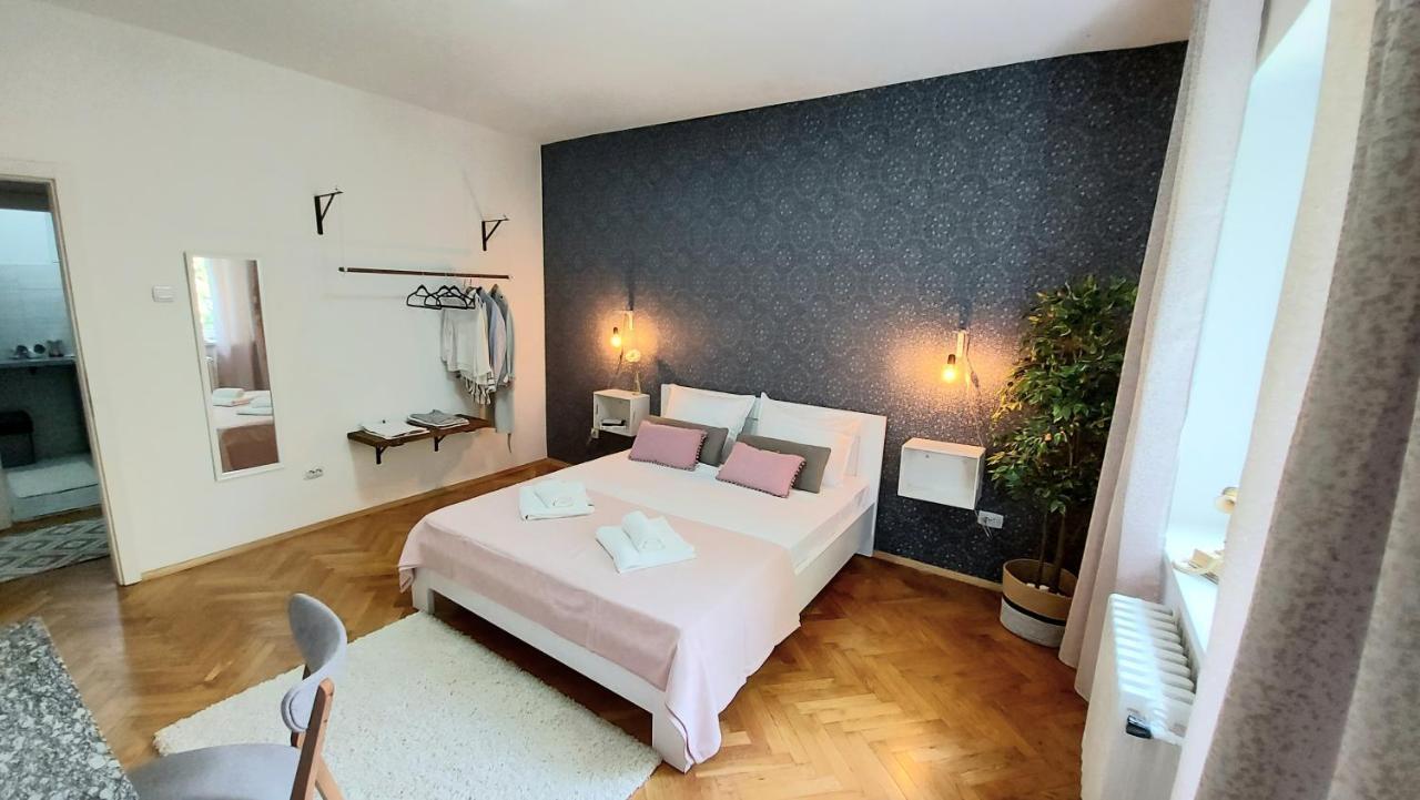 Inner City Two Bedroom Apartment 斯科普里 外观 照片